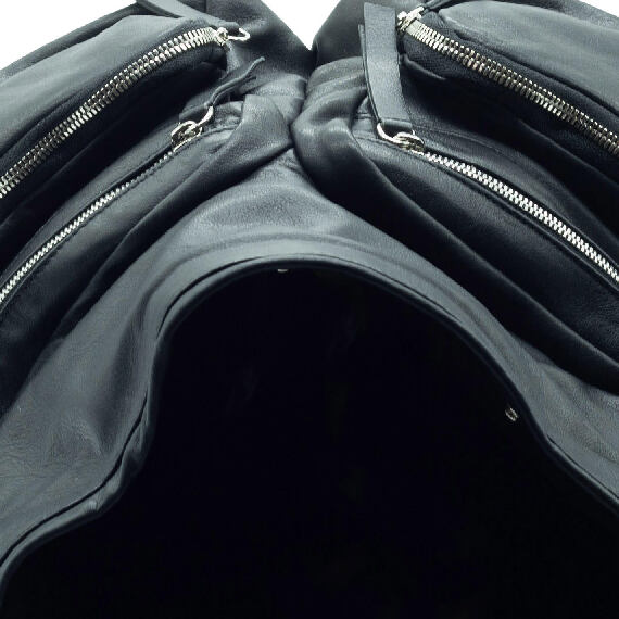 Lara<br />Black zipped bag