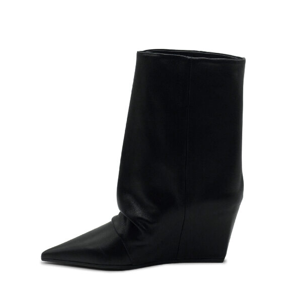 Cocoon Minimal Black Soft Nappa Leather Low Tubular Boots