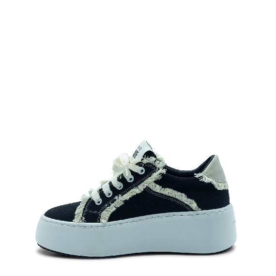 Wave fringes black shoe