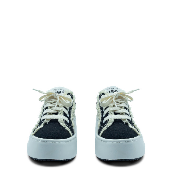 Wave fringes black shoe