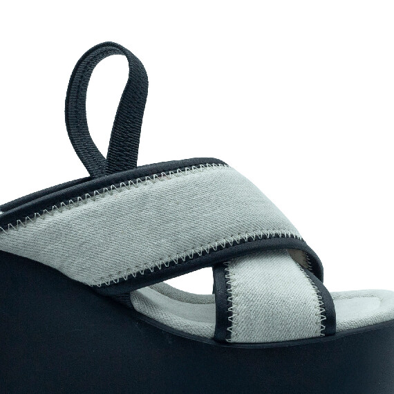 Yoko  sand/black denim slipper